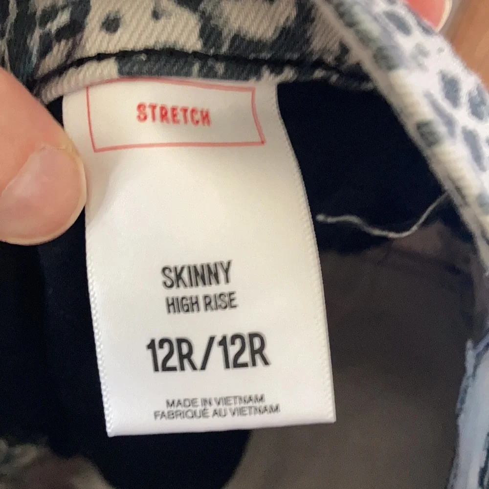 Express high rise skinny stretch jean with abstract animal print like size 12 - Picture 15 of 16